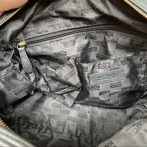 Micheal Kors versatile leather bag - Picture 12 of 14